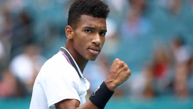 足球世界里 足球世界里