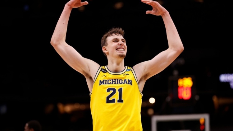 守轮换中 守轮换中